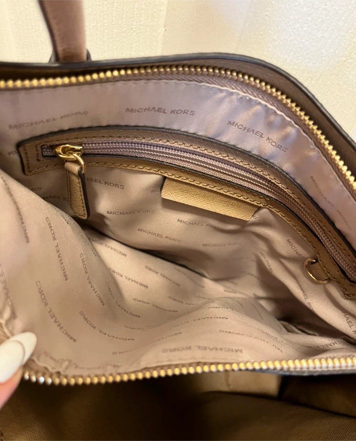 Michael Kors Leather Handbag 🏈 - photo 3