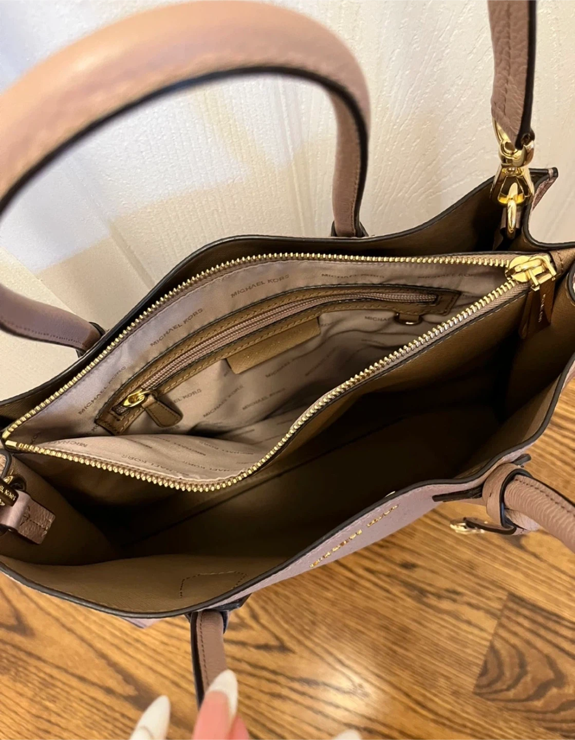 Michael Kors Leather Handbag 🏈 - photo 4