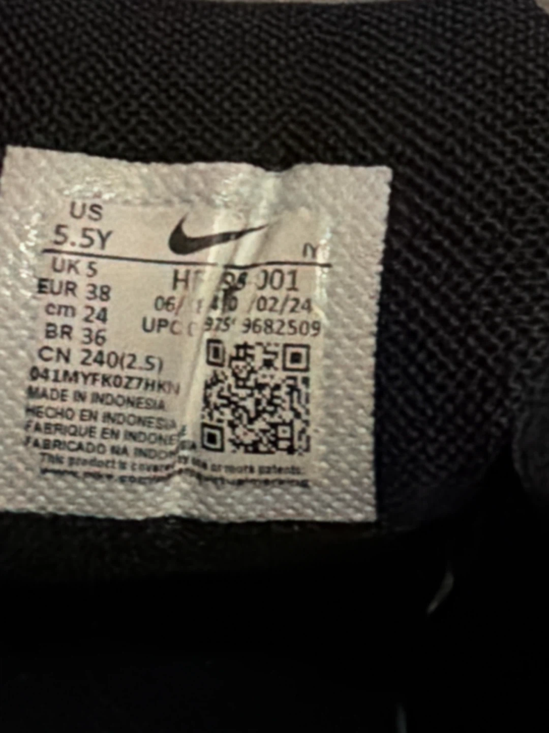 Black Nike Running Shoes Unisex 5.5Y 🏈 - photo 5