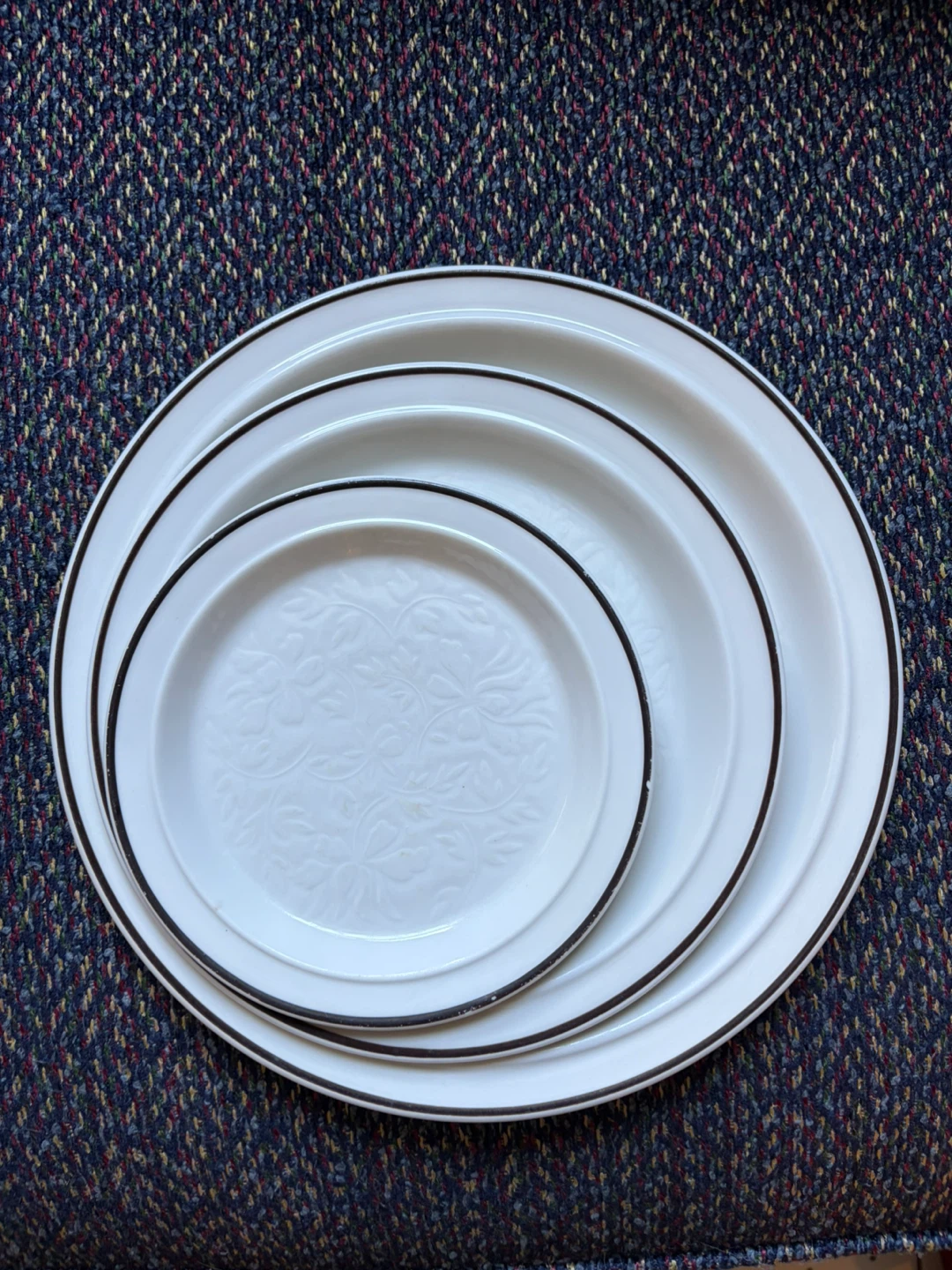 4 Royal Doulton Ting Stoneware Plates - photo 3