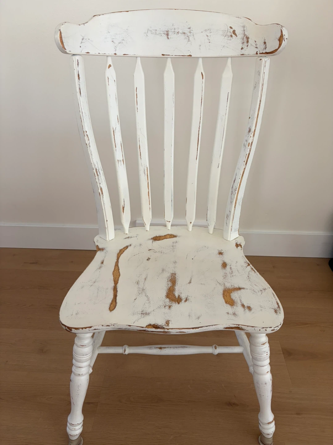 Set of 4 Distressed White Dining Chairs