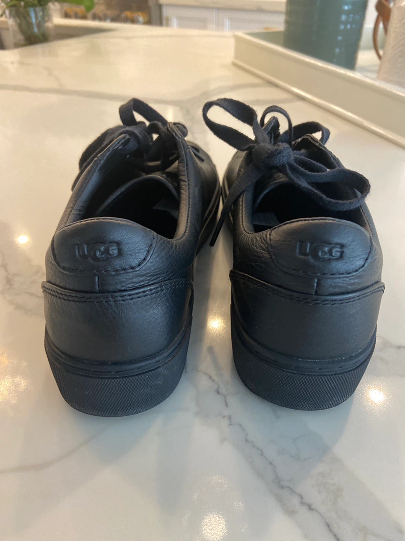 🏈 Black UGG Leather Sneakers US 8