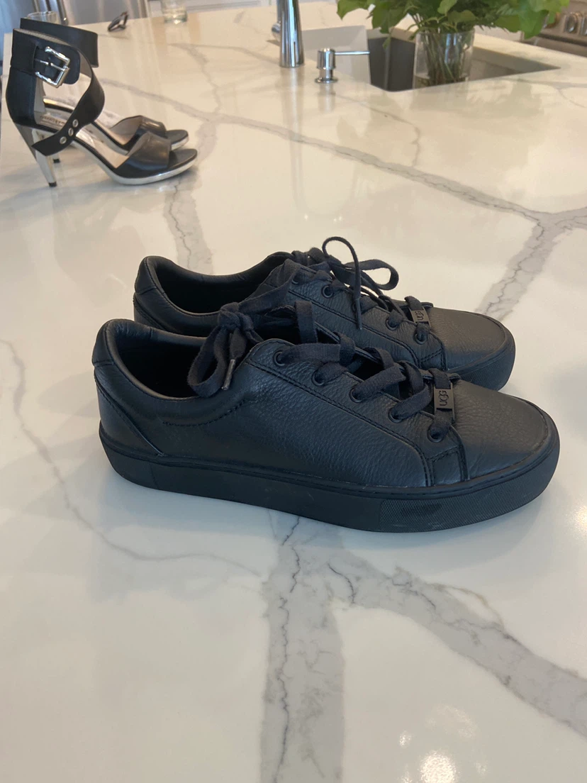 🏈 Black UGG Leather Sneakers US 8 - photo 2