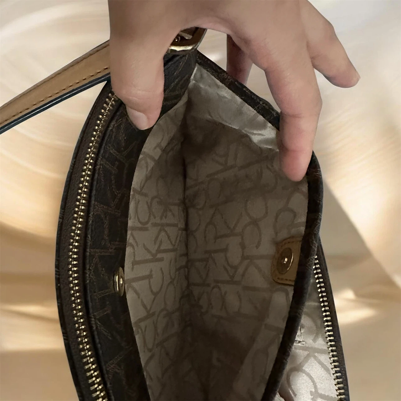Calvin Klein Monogram Crossbody Bag 🏈 - photo 2