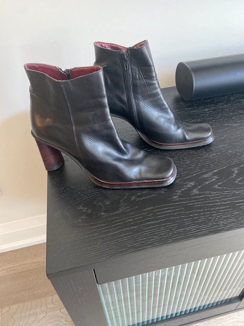 🏈 Black Leather Ankle Boots Size 37