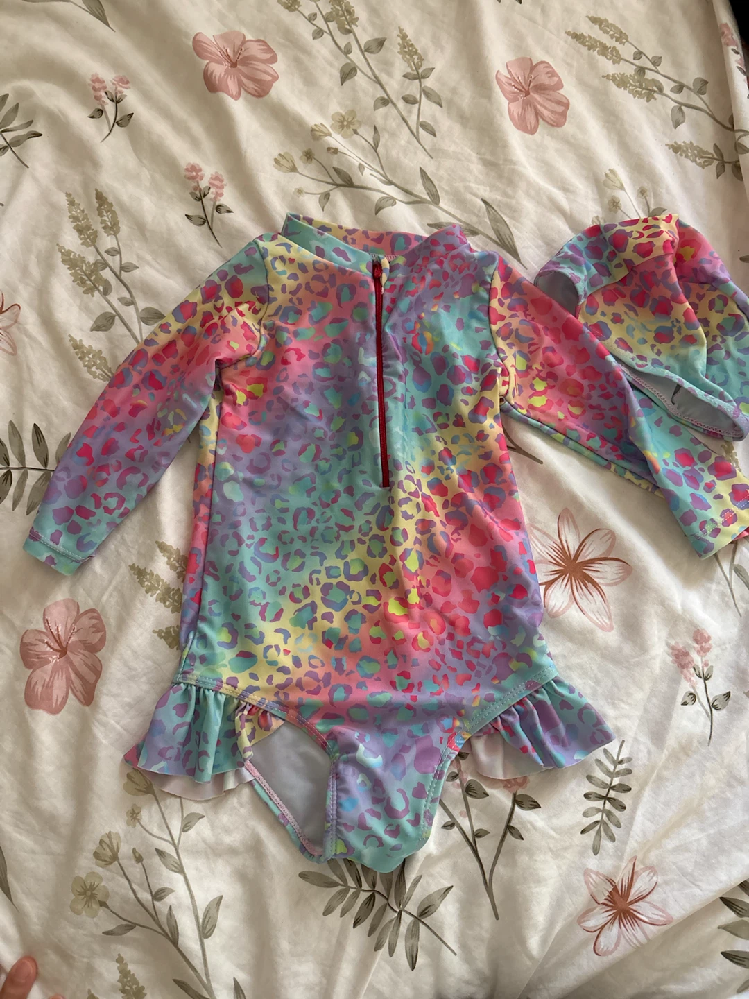 🌸 Kids Swimwear & Cozy Bathrobe Bundle – $10 🌸 - photo 2