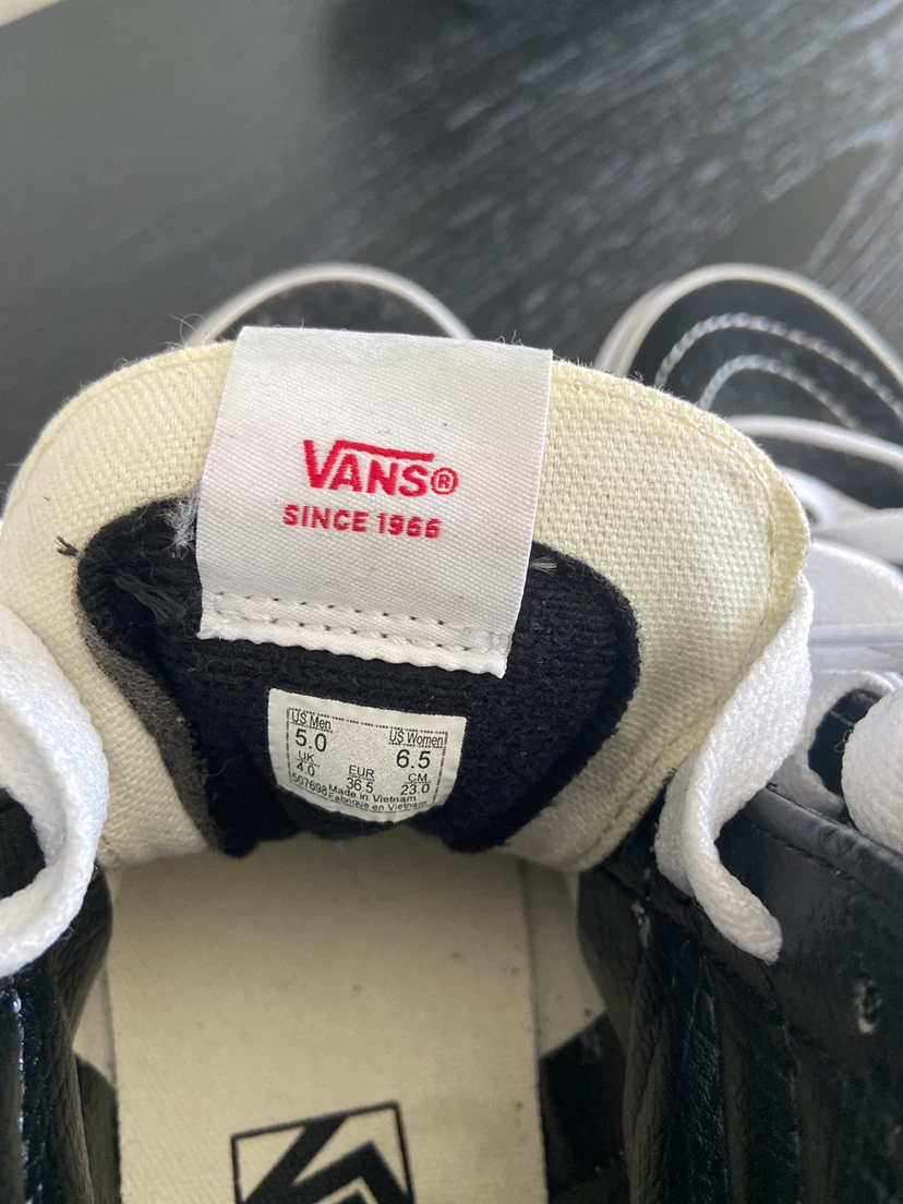 🏈 New Vans Sk8-Hi Black High Top Sneakers