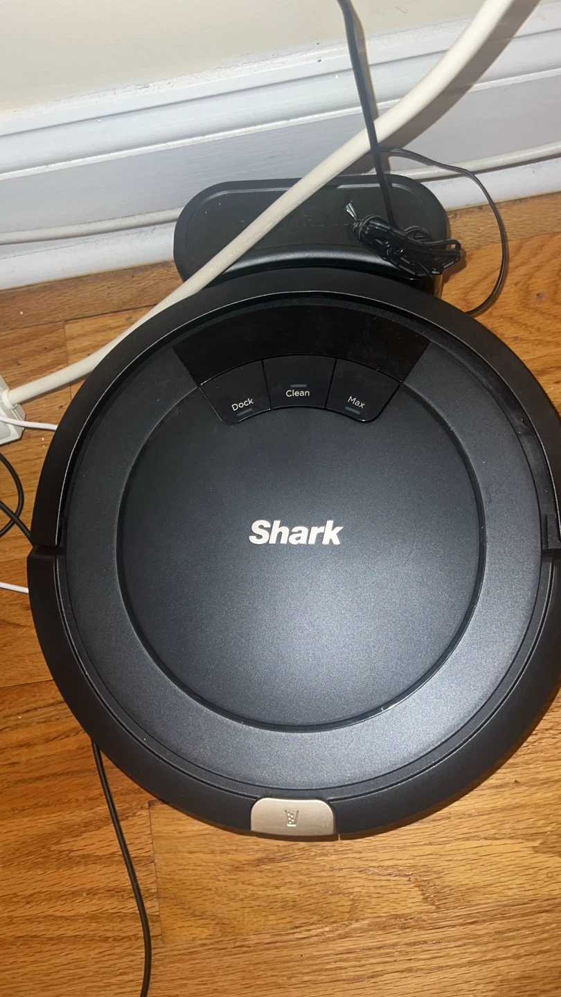 Shark Robot Vacuum - photo 2