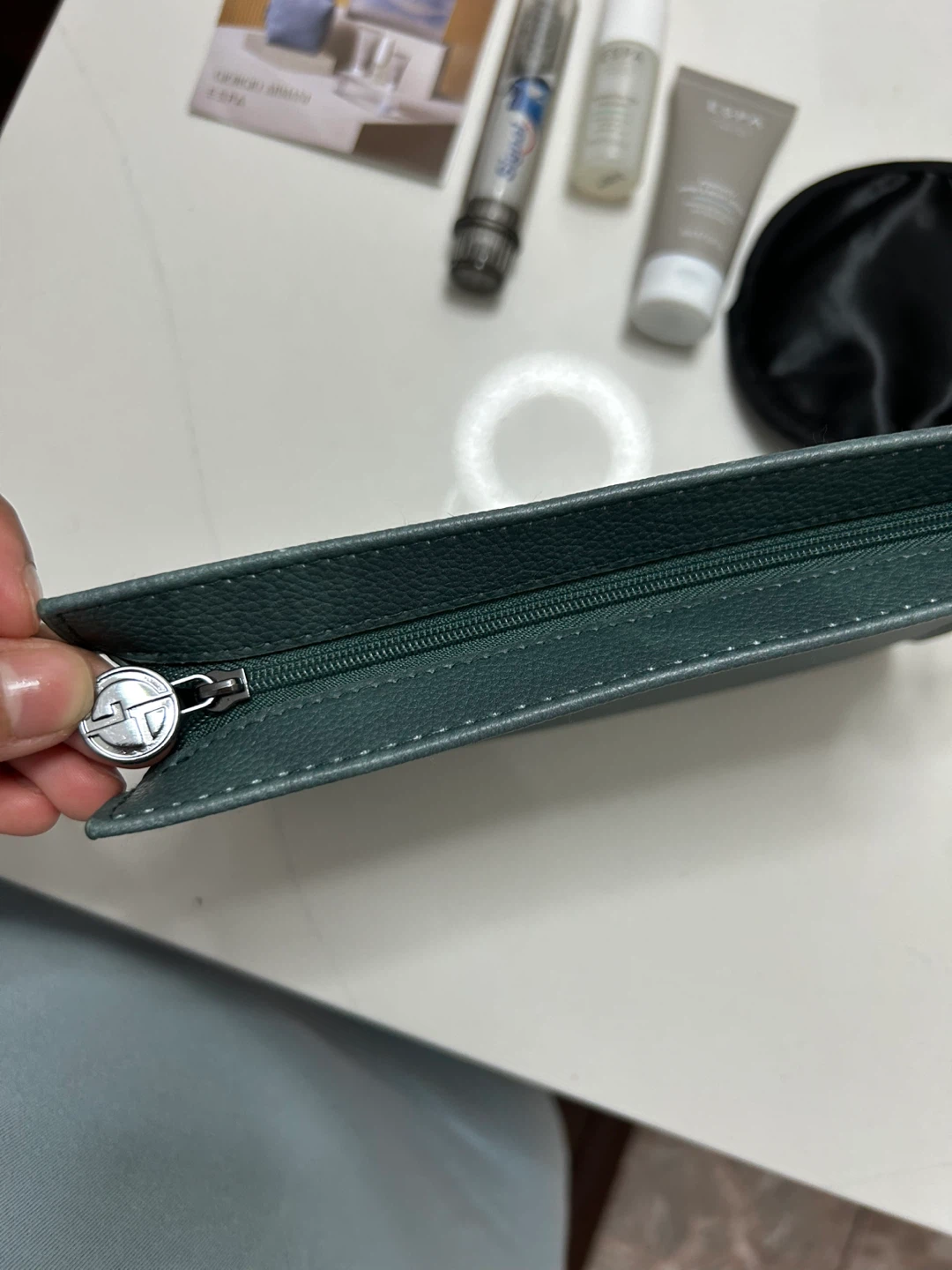 Giorgio Armani for Etihad Airways Amenity Kit - photo 2
