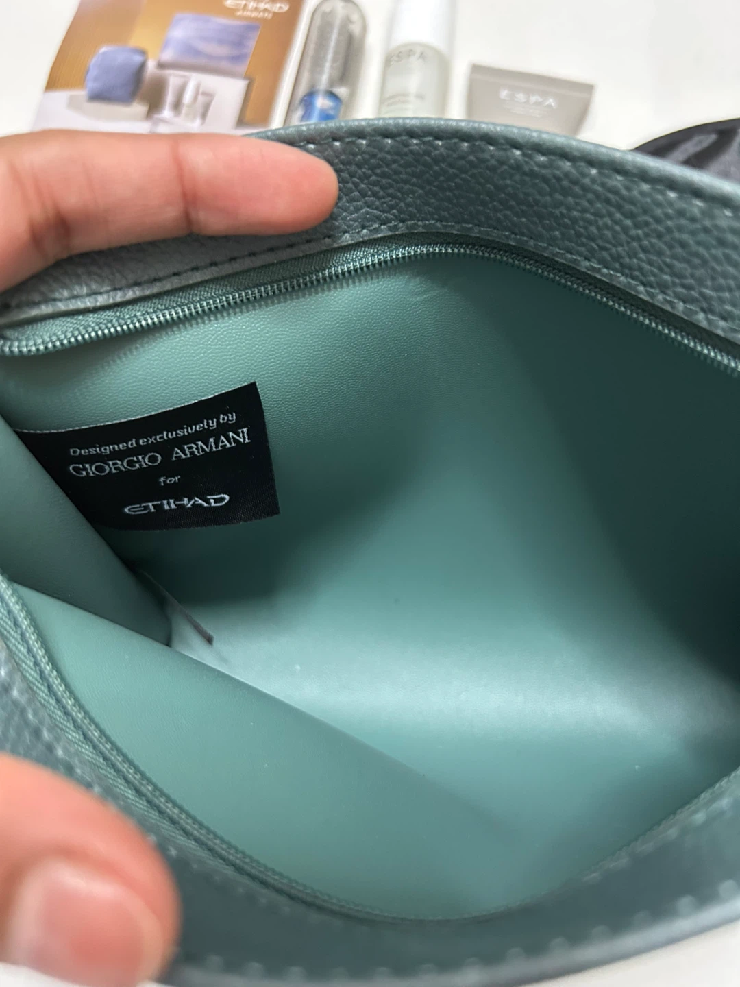 Giorgio Armani for Etihad Airways Amenity Kit - photo 3