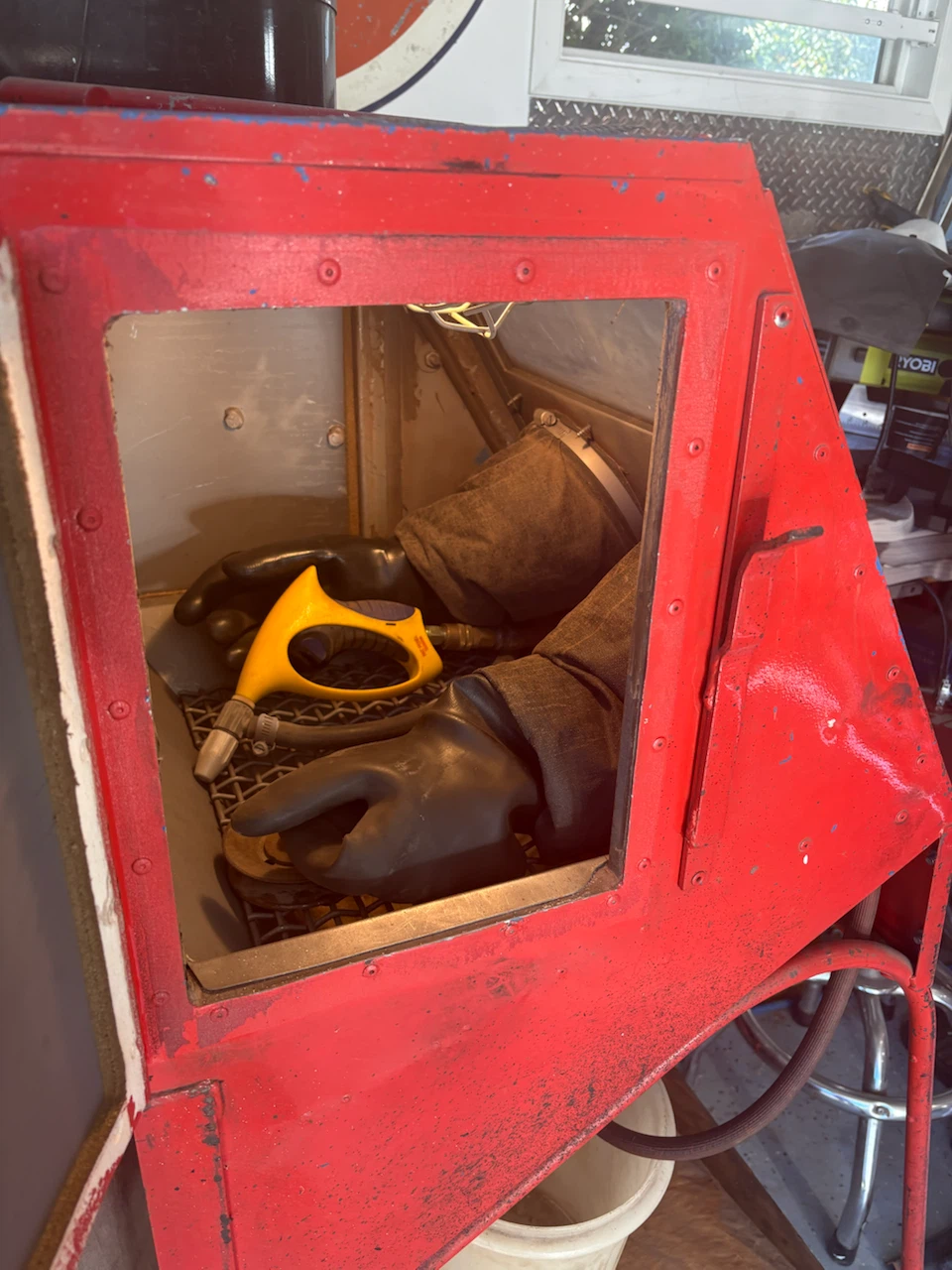Sand blasting cabinet - photo 2