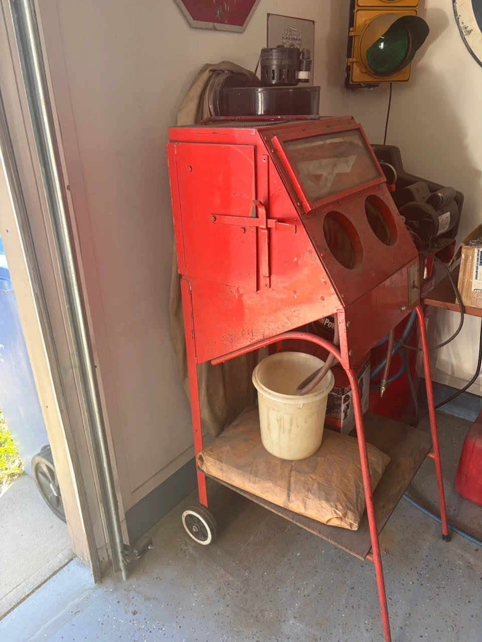 Sand blasting cabinet - photo 3