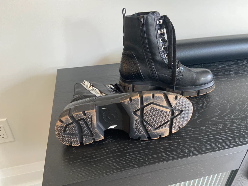 🏈 Ladies Bugatti Black Lace-Up Boots 6-6.5 - photo 2