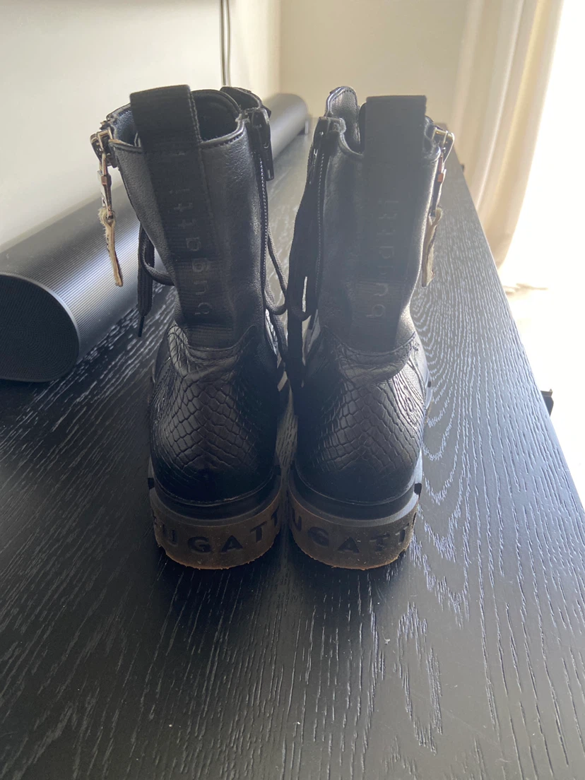 🏈 Ladies Bugatti Black Lace-Up Boots 6-6.5 - photo 4
