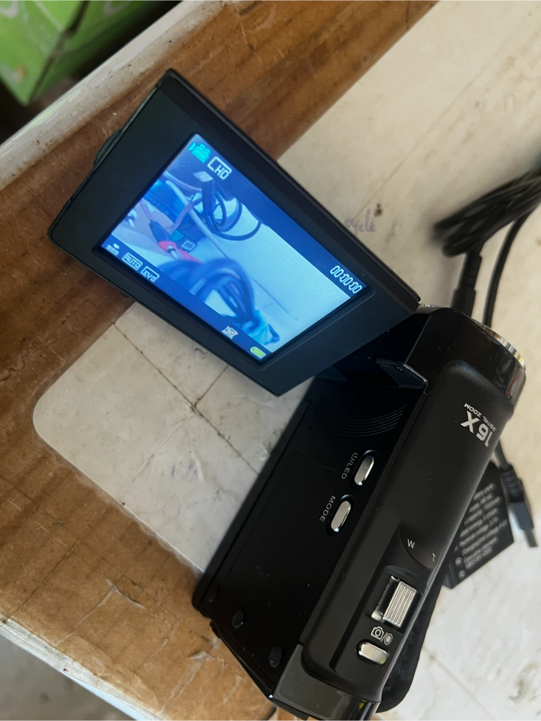 2.7K 56MP Digital Camcorder - photo 2