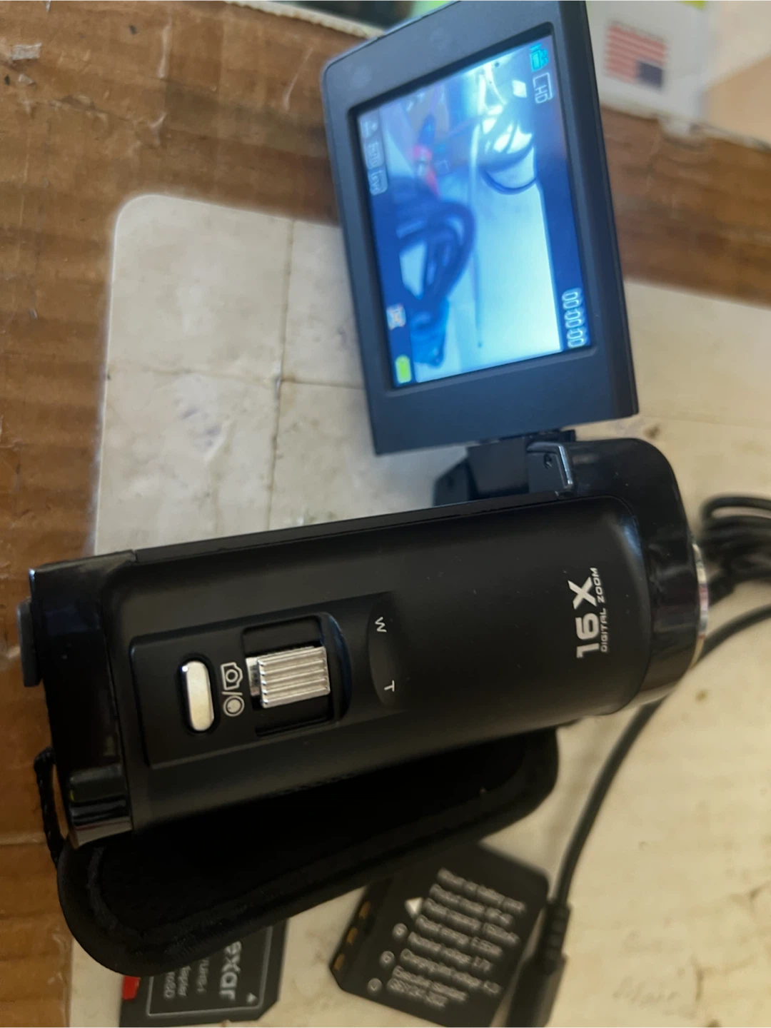 2.7K 56MP Digital Camcorder - photo 3