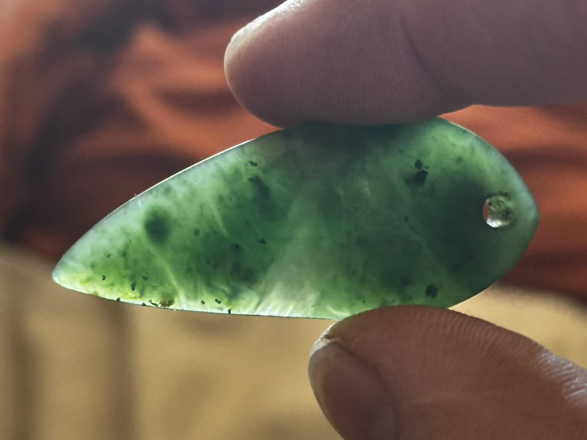 1.75" Genuine New Zealand Jade Pounamu Pendant - photo 4
