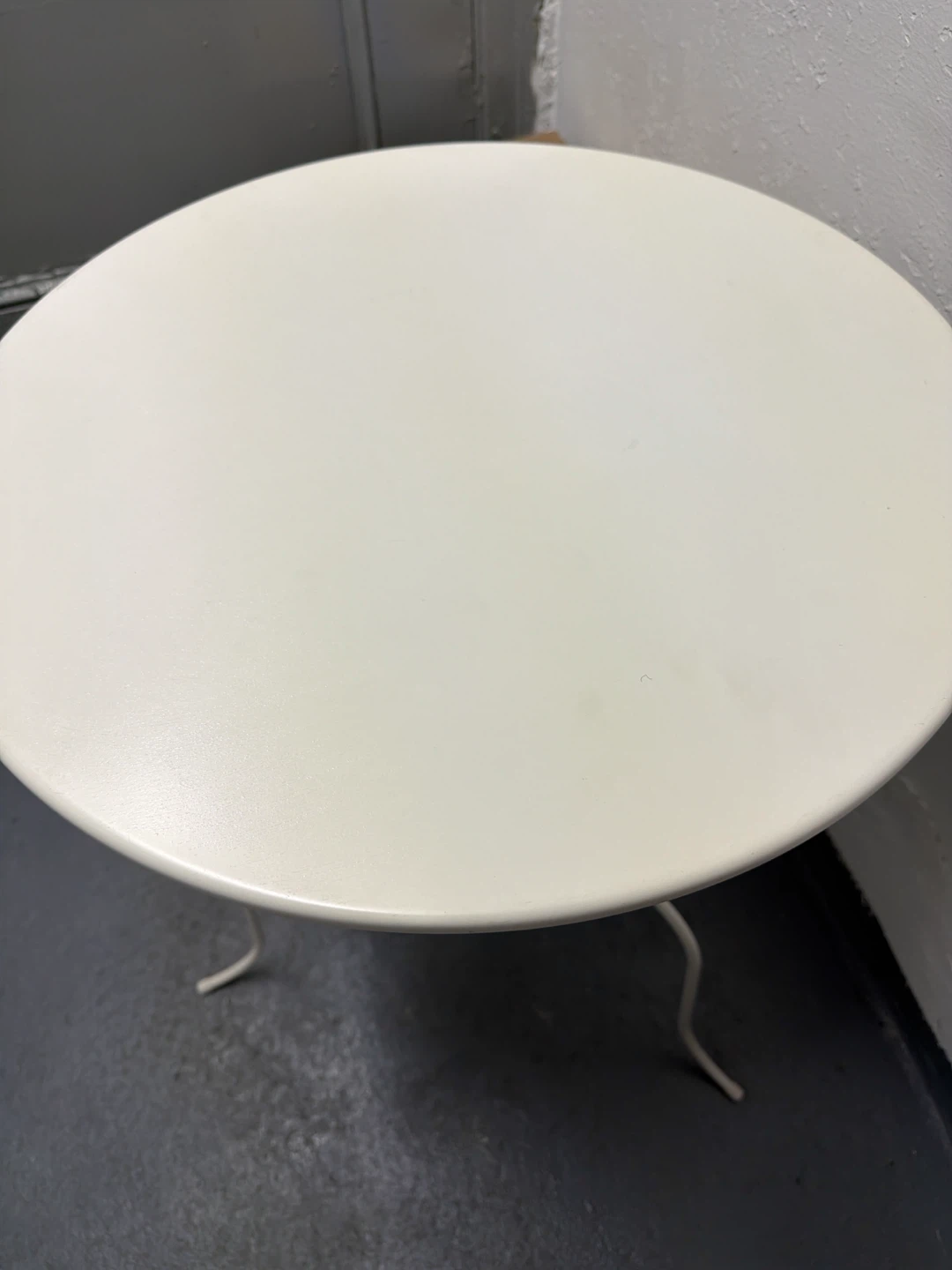 White Round Metal IKEA table - photo 2