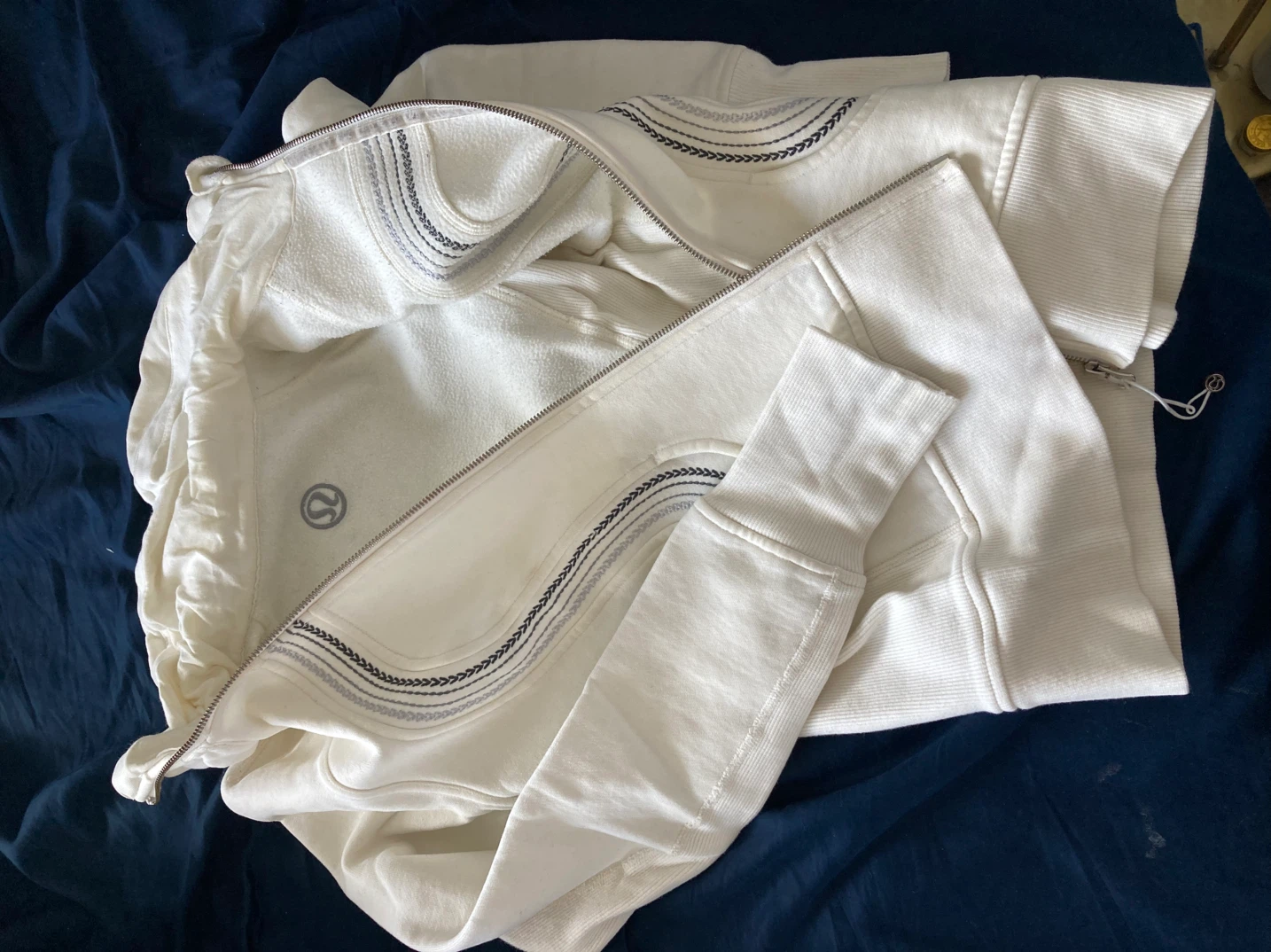 Lululemon White Full Zip sweater - photo 2