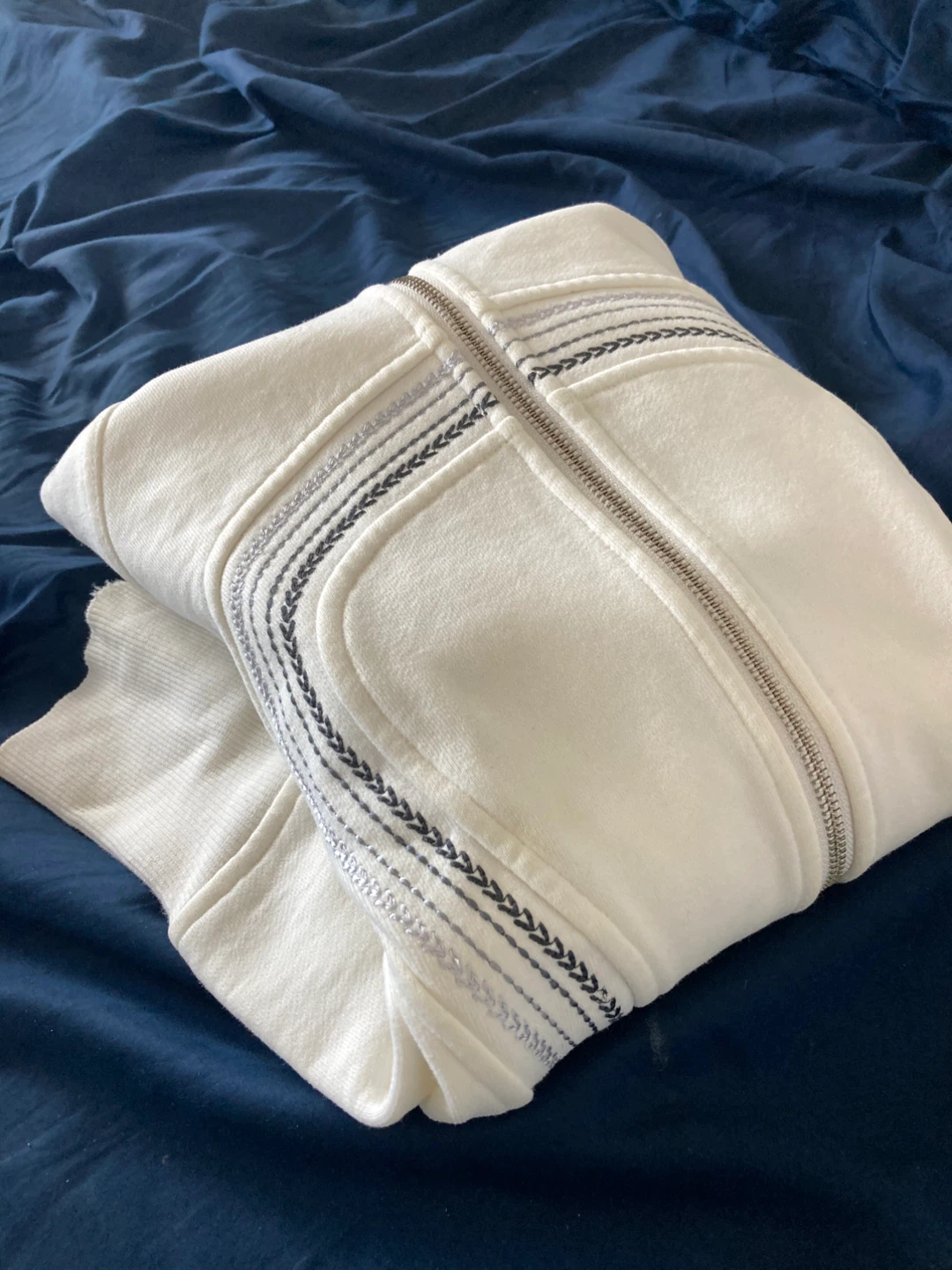 Lululemon White Full Zip sweater - photo 3