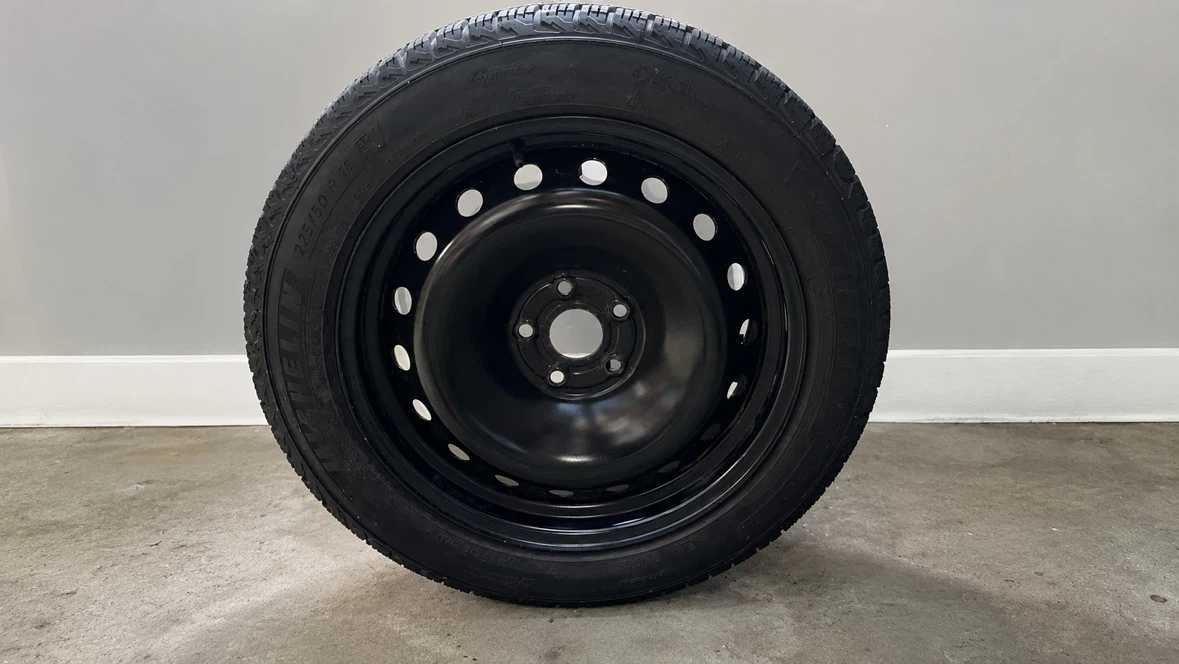 Like new Set of 4 Michelin X-Ice Snow 225/50R18 on Steel Rims - photo 2
