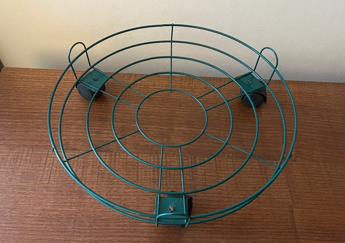 🏈 16 in. Green Metal Basic Plant Caddy