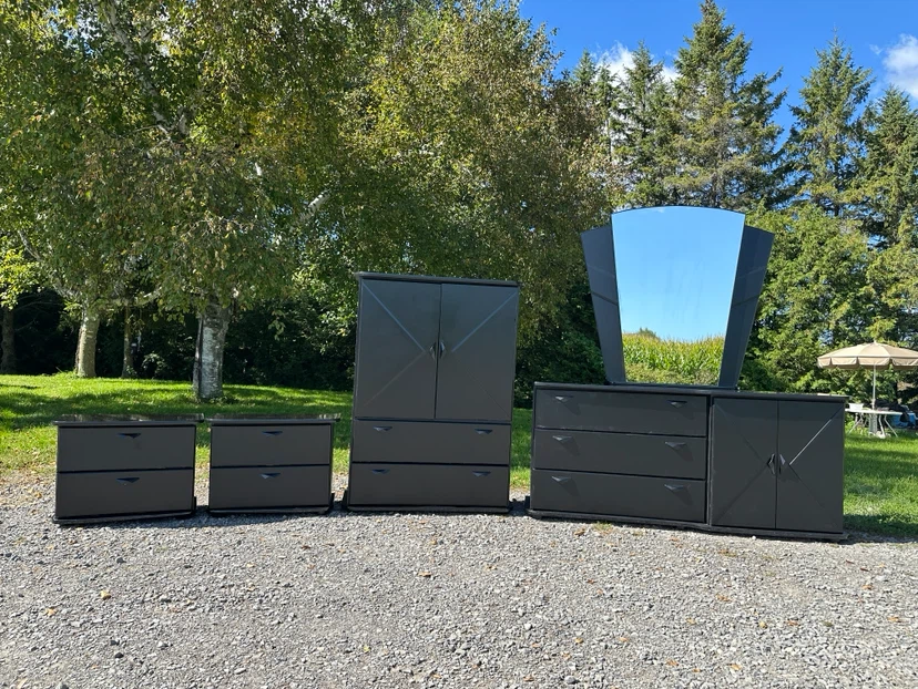 Beautiful Vintage Black Bedroom Set (CAN DELIVER)