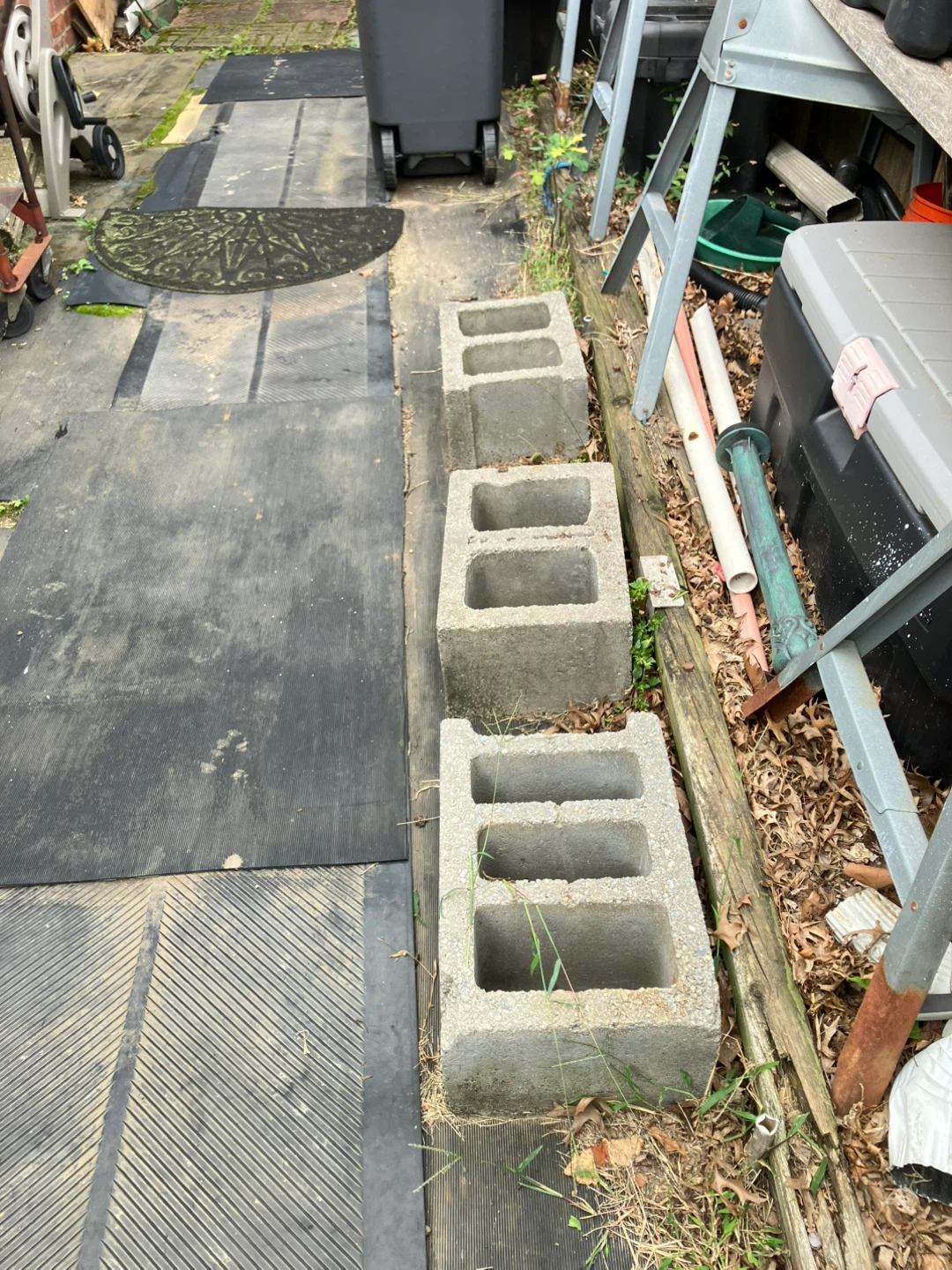 Set of 4 concrete cinder blocks