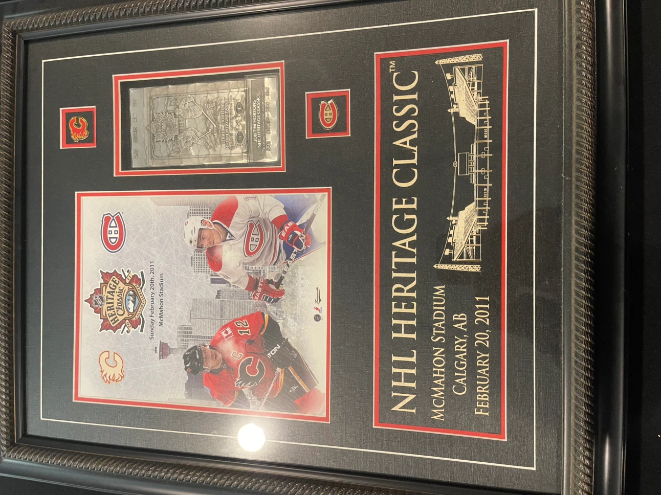 2011 NHL Heritage Classic Memorabilia Set - photo 5
