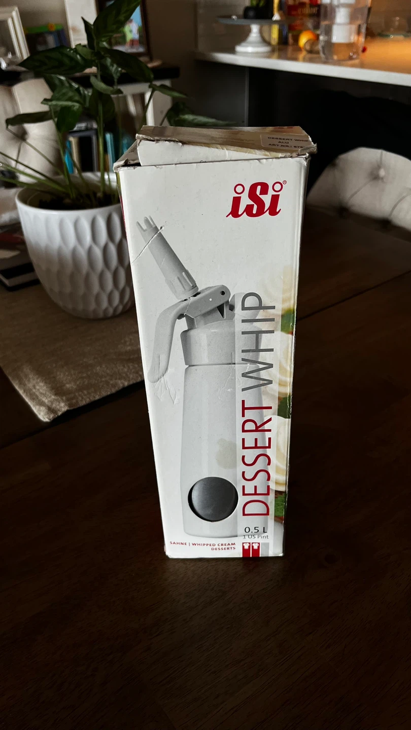 Desert whipping cream dispenser