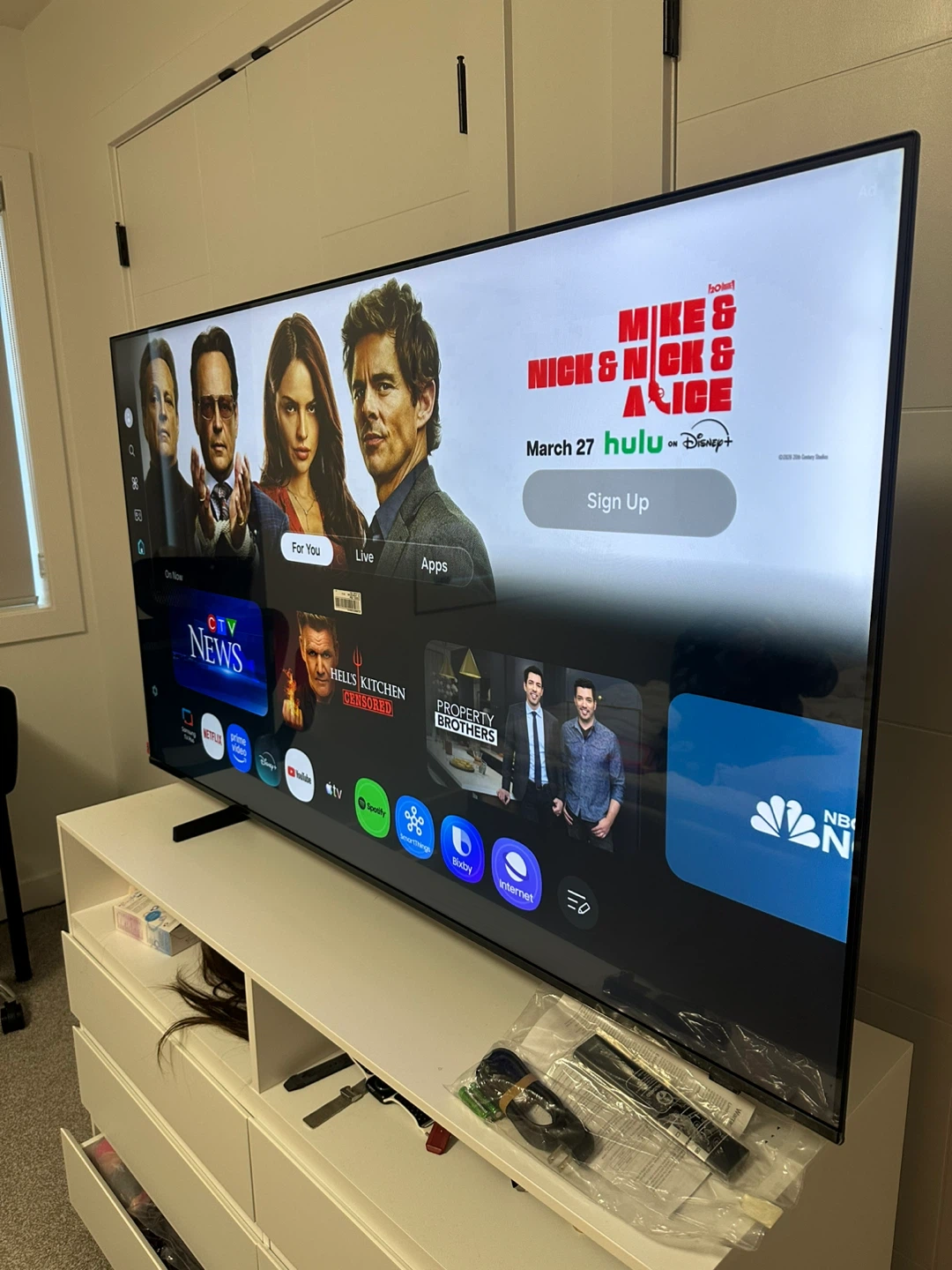 55-inch Samsung QLED 4K Smart TV - New Condition - photo 2