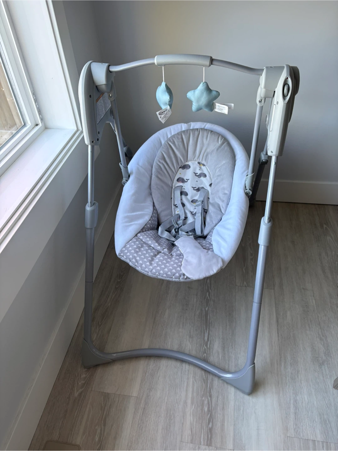 Graco Slim Spaces Compact Baby Swing