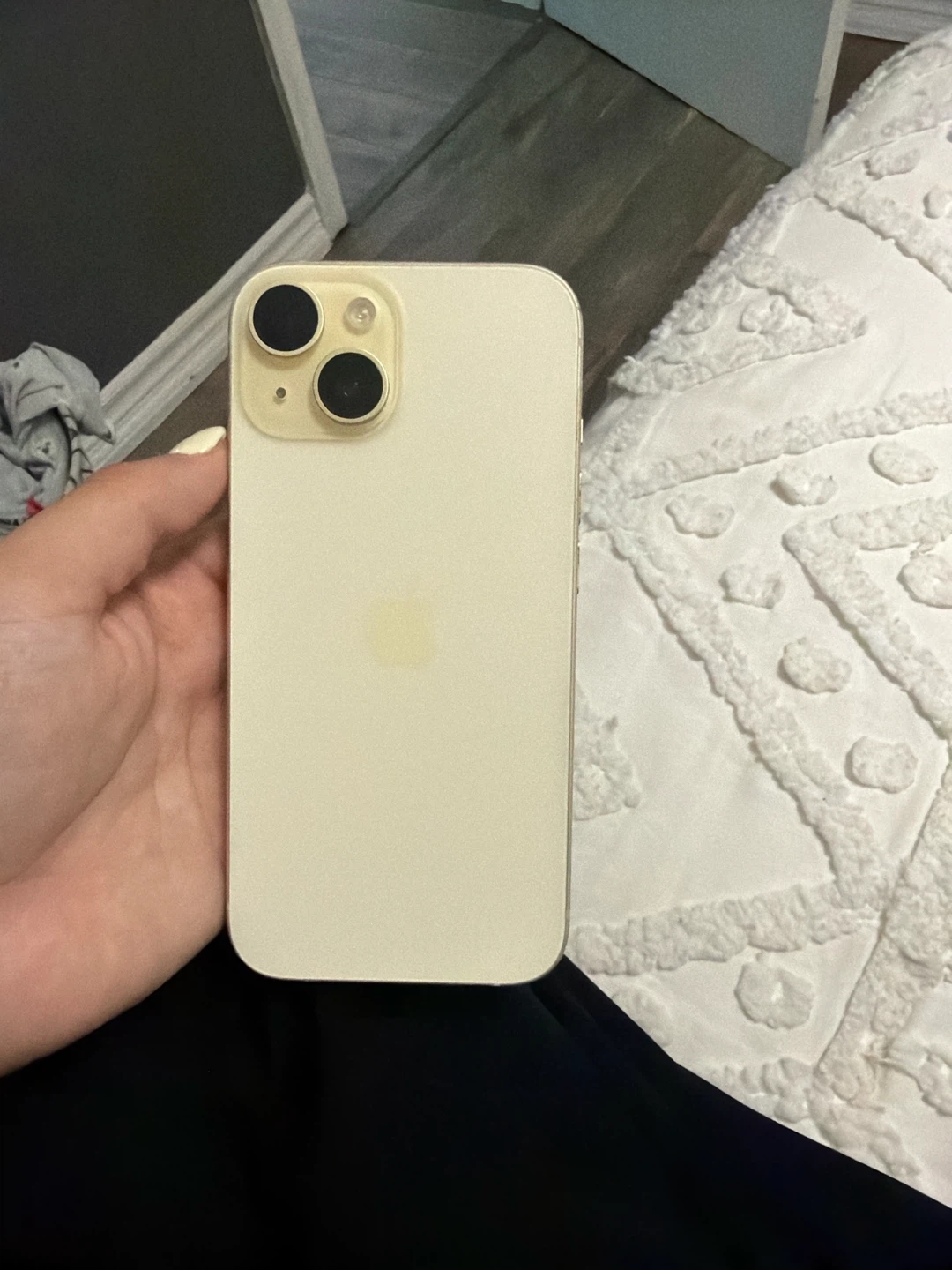 Apple iPhone 15 Starlight