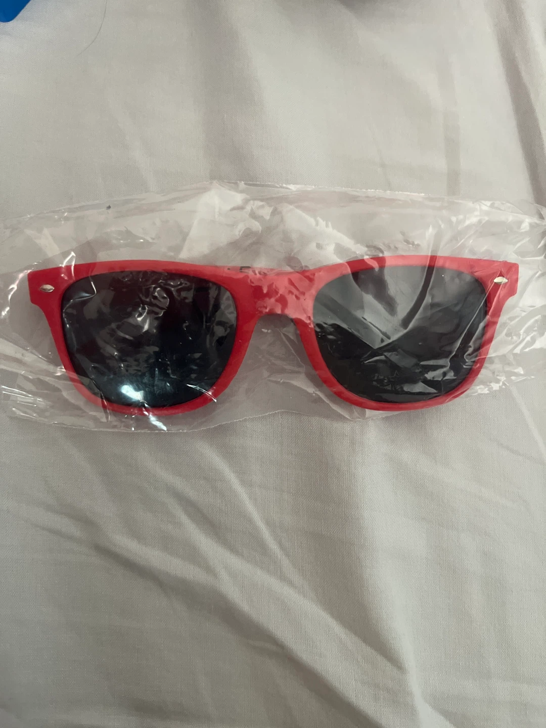 🏈Versiti Blood Center Red Sunglasses