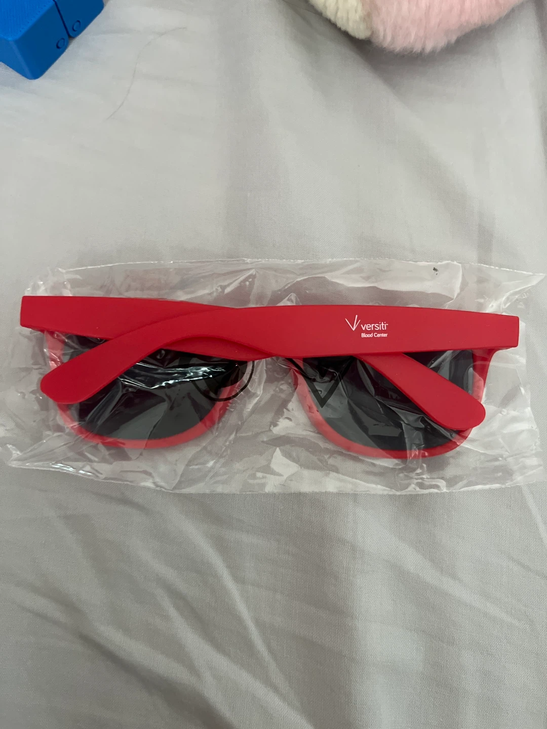 🏈Versiti Blood Center Red Sunglasses - photo 2