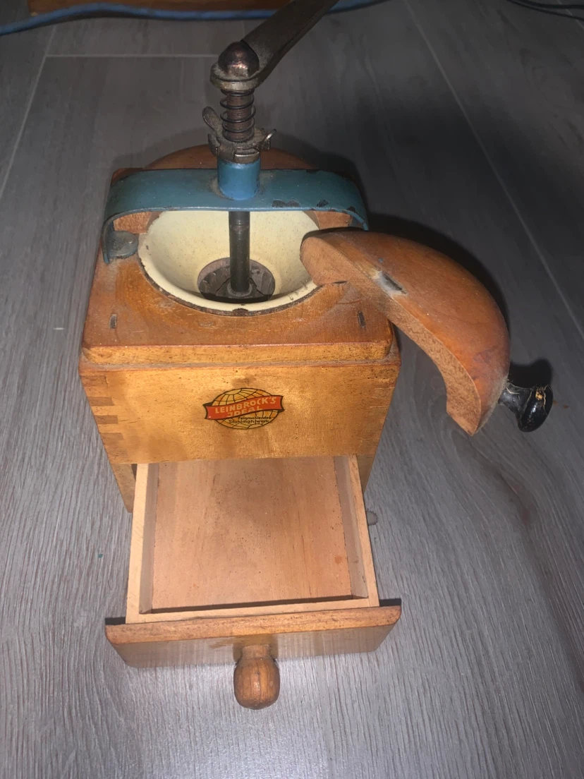 Vintage Leinbrock's Ideal Coffee Grinder - photo 2