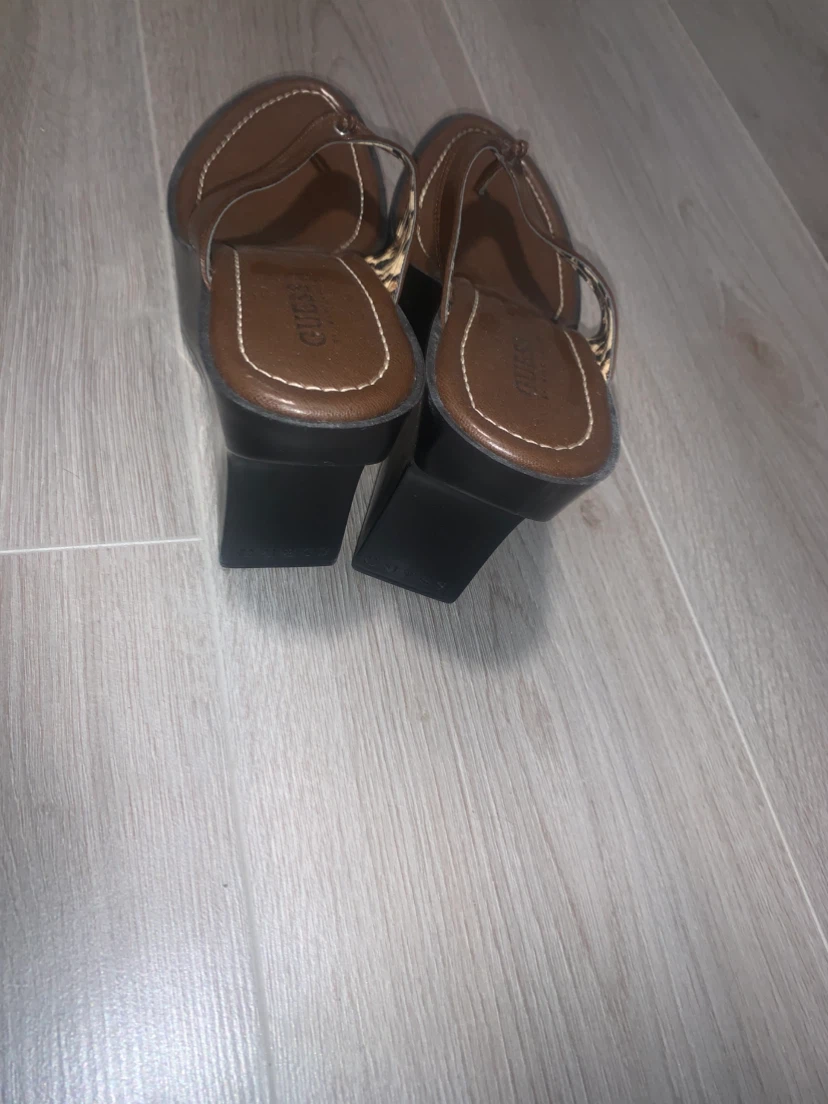 Guess brown platform wedge sandals - photo 3