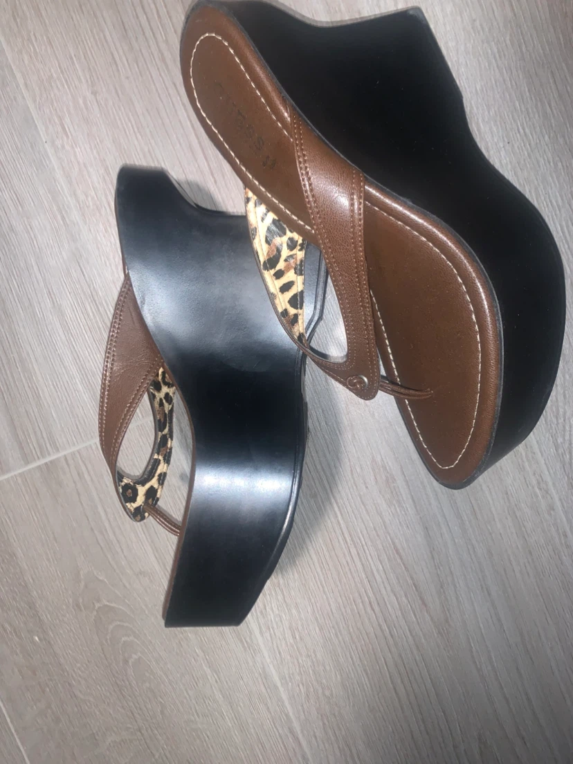 Guess brown platform wedge sandals - photo 4