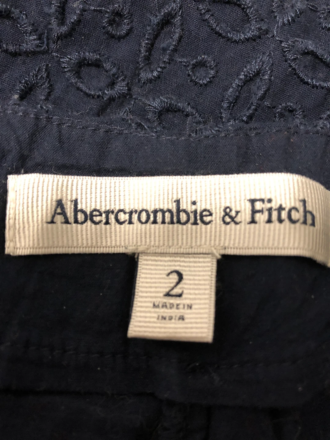 🏈 Preowned Abercrombie & Fitch navy capris size 2 - photo 3