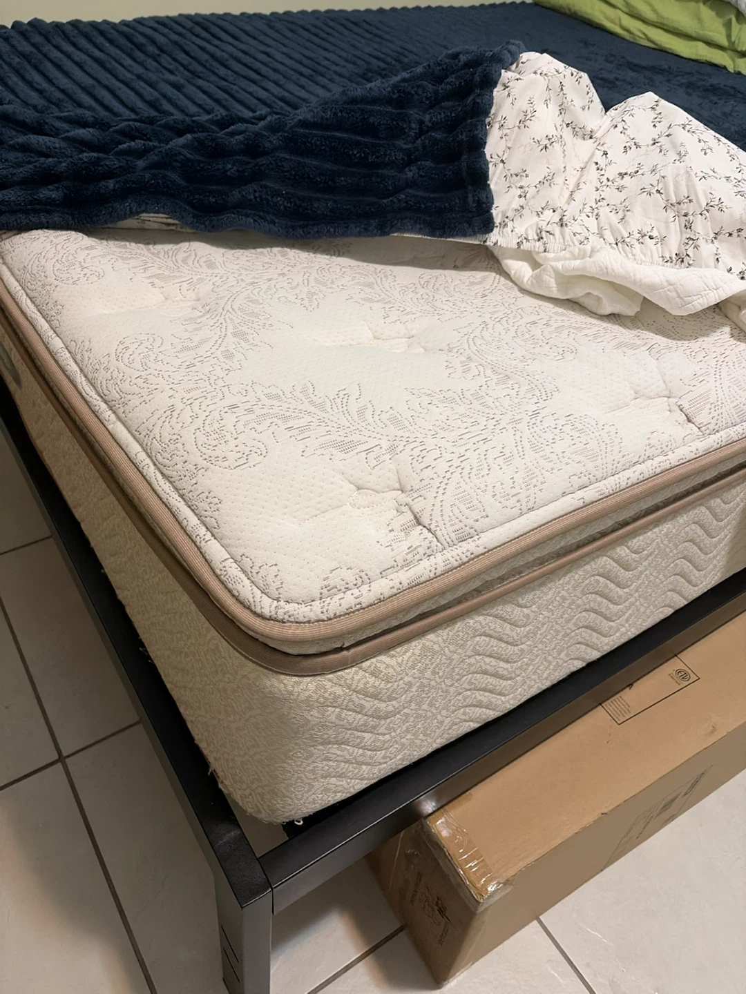 Full size mattress and metal bed frame - photo 3