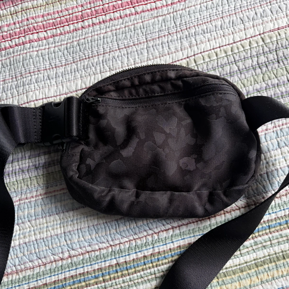 Lululemon Belt Bag Black - photo 2