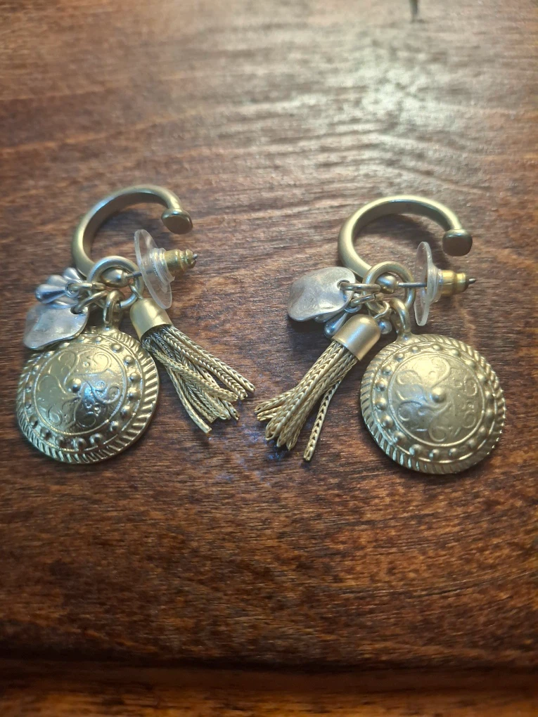 3 pairs of earrings (priced as a set) 🏈 - photo 3