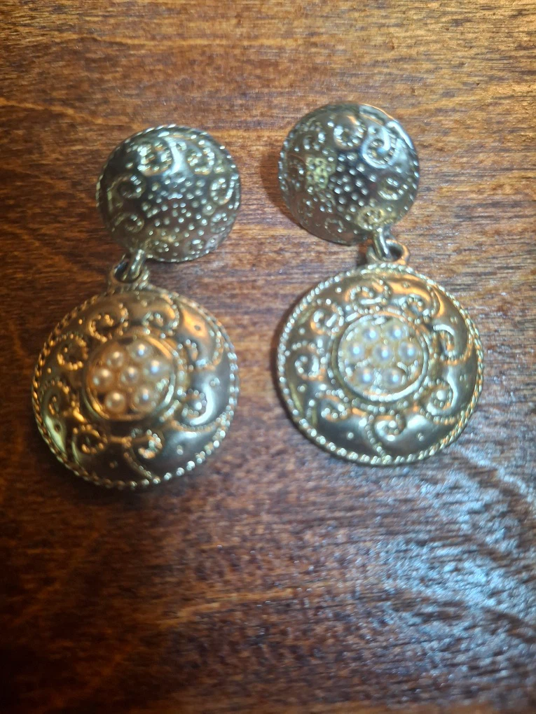3 pairs of earrings (priced as a set) 🏈 - photo 4