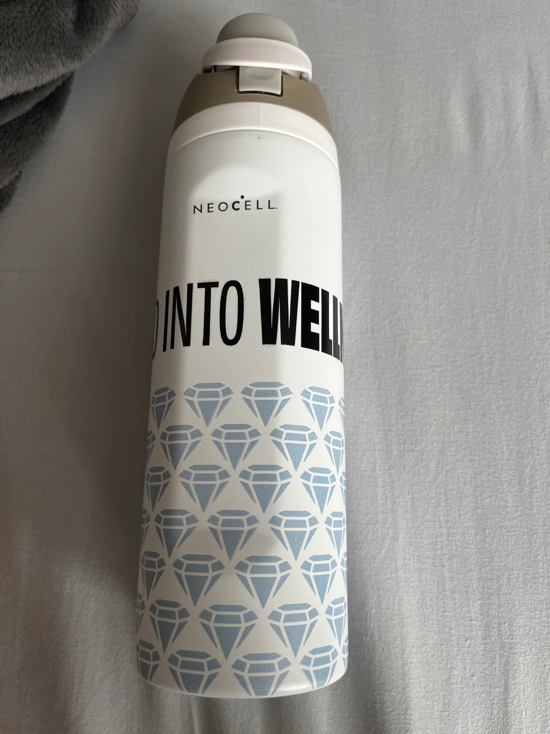 🏈Neocell White Water Bottle