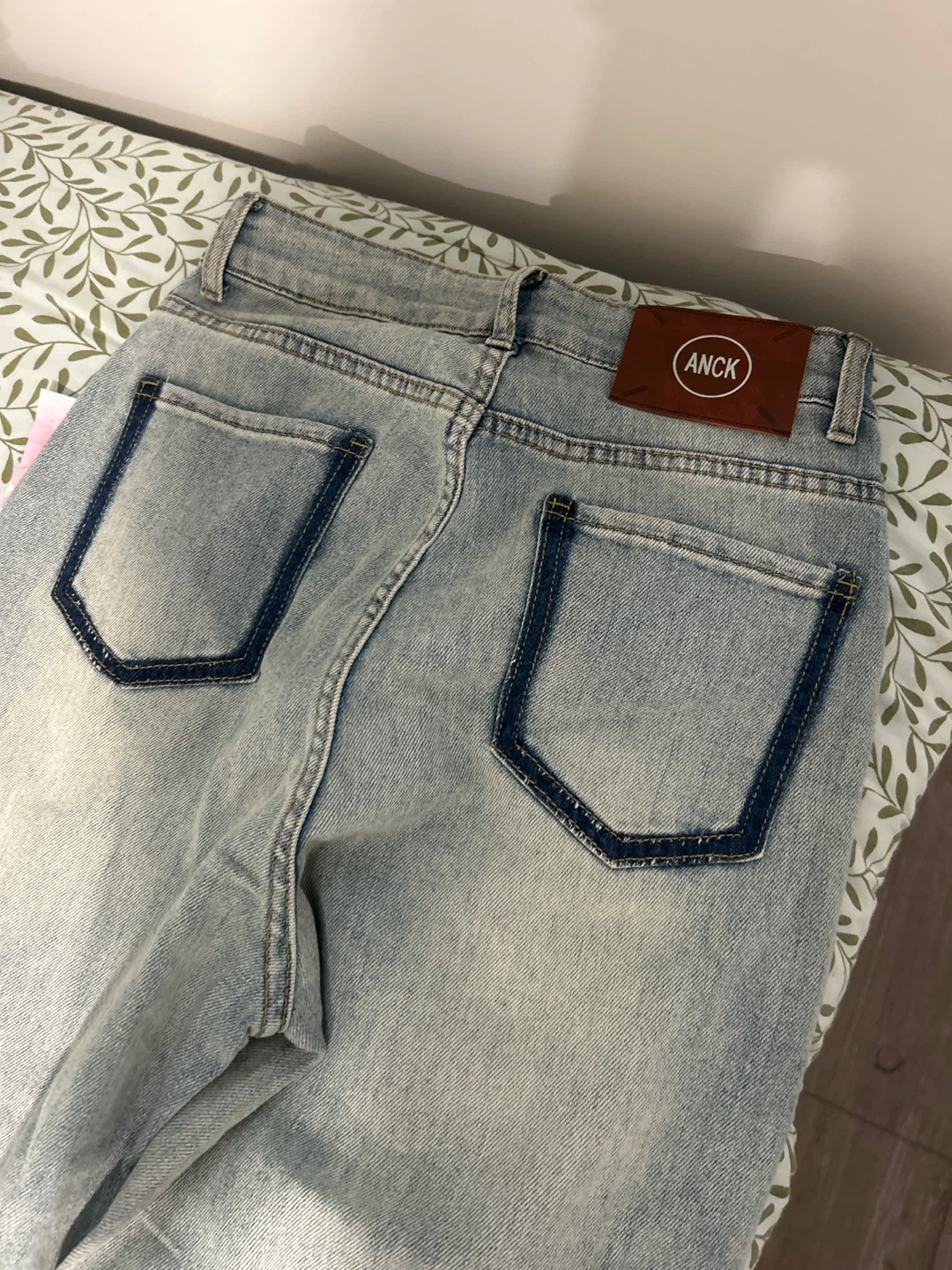 Stylish Baggy Light Wash Denim Jeans - photo 2