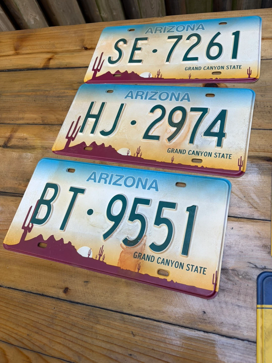 11 Vintage Plastic TV PROPS Licence Plates ! - photo 2