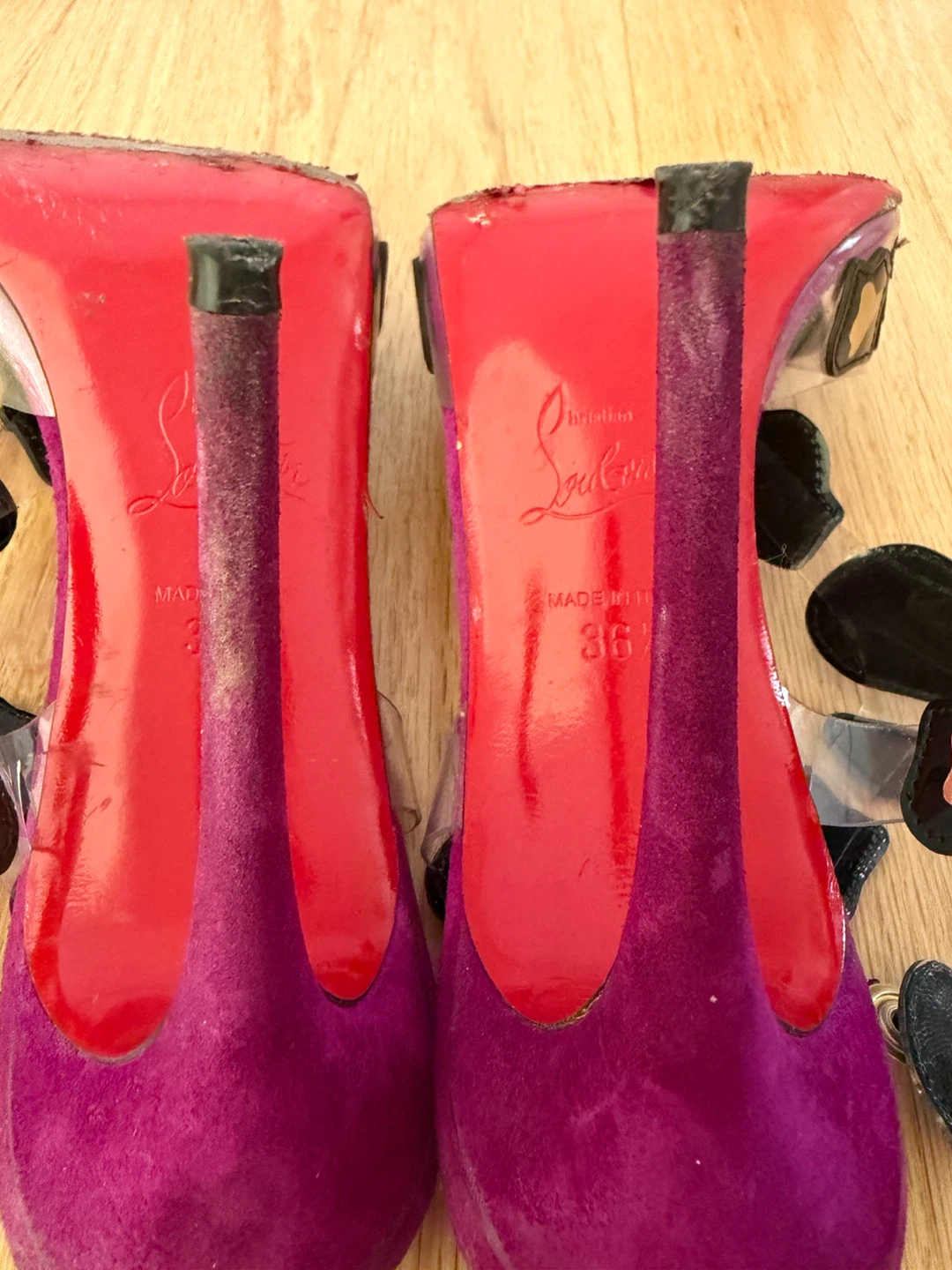 Christian Louboutin Suede Heels 🏈 - photo 5