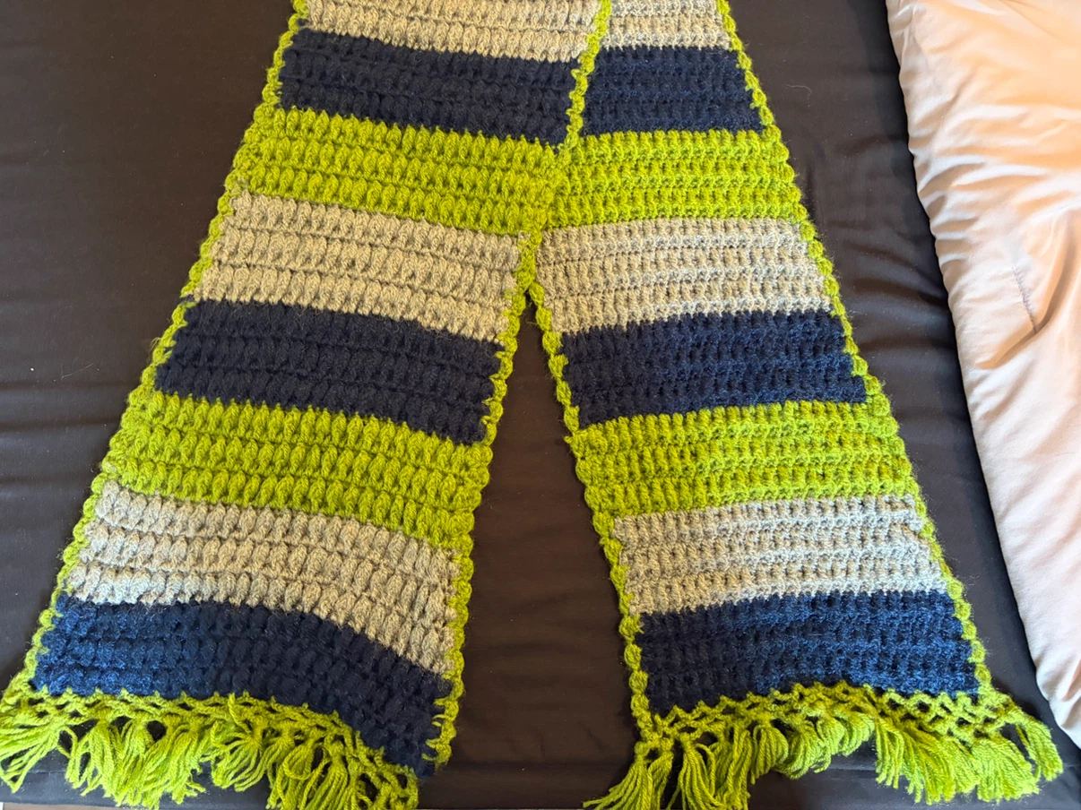 Hand-knitted striped scarf - photo 4