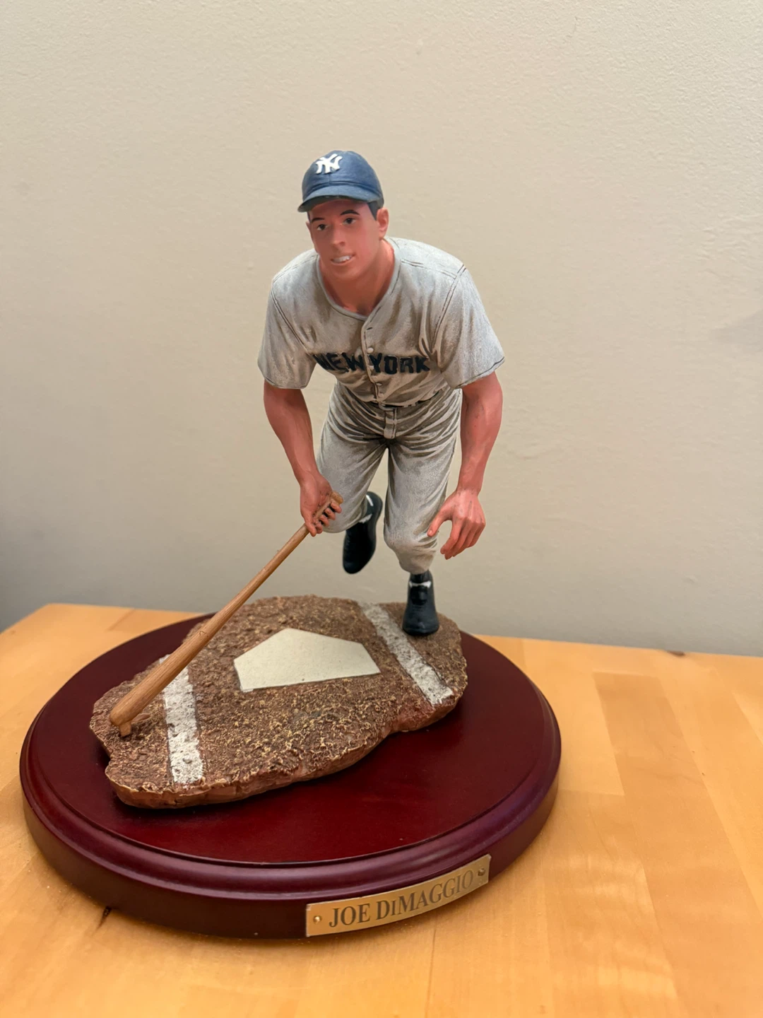 Joe DiMaggio New York Yankees Baseball Statue - photo 2