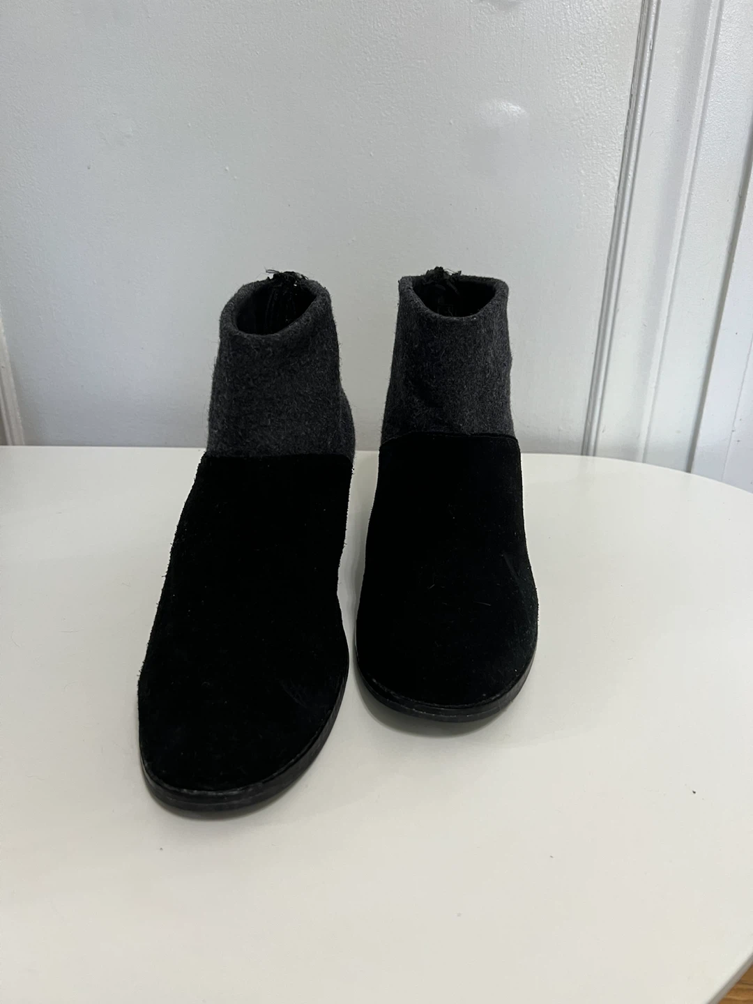 🏈 Black Suede and Felt Ankle Boots - photo 2